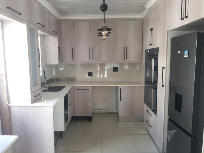 To Let 4 Bedroom Property for Rent in Edgemead Western Cape